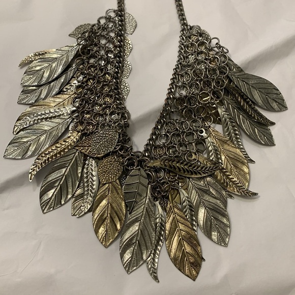 Tri Color Leaf Necklace & Earrings Set - Picture 3 of 8